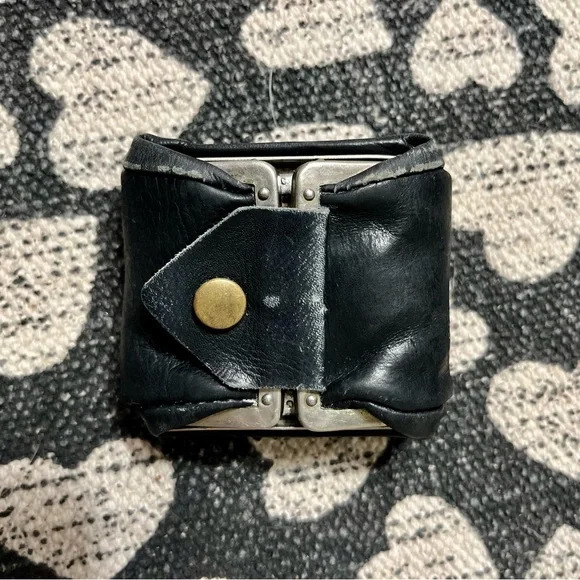 Vintage Black Leather Collapsible Coin Purse. - Picture 3 of 6